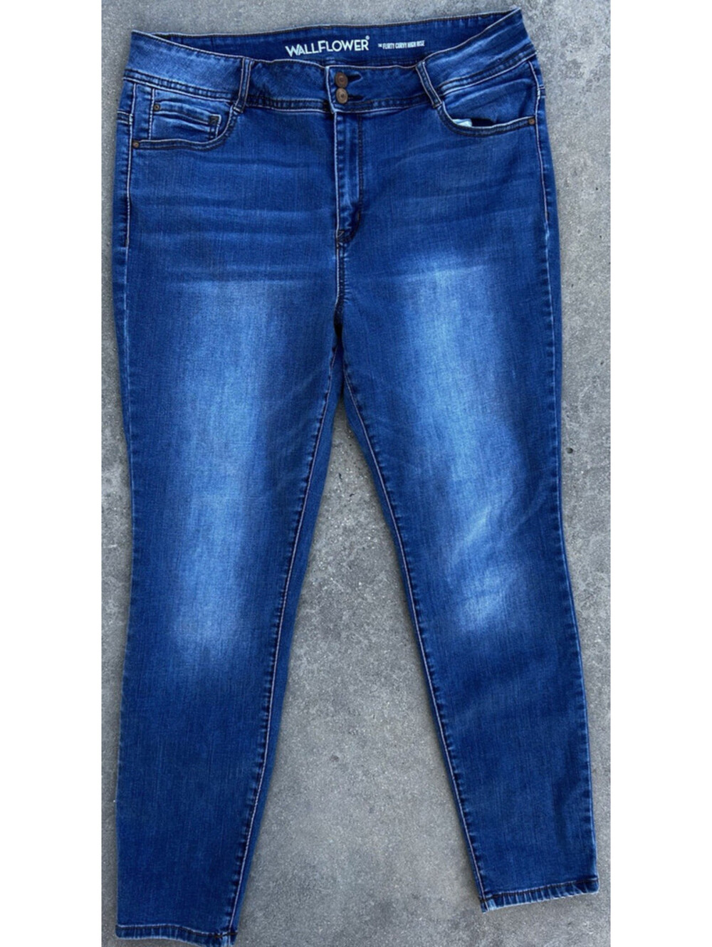 WallFlower Women's Flirty Curvy High Rise Stretch Plus Jeans 17 Thigh Fade